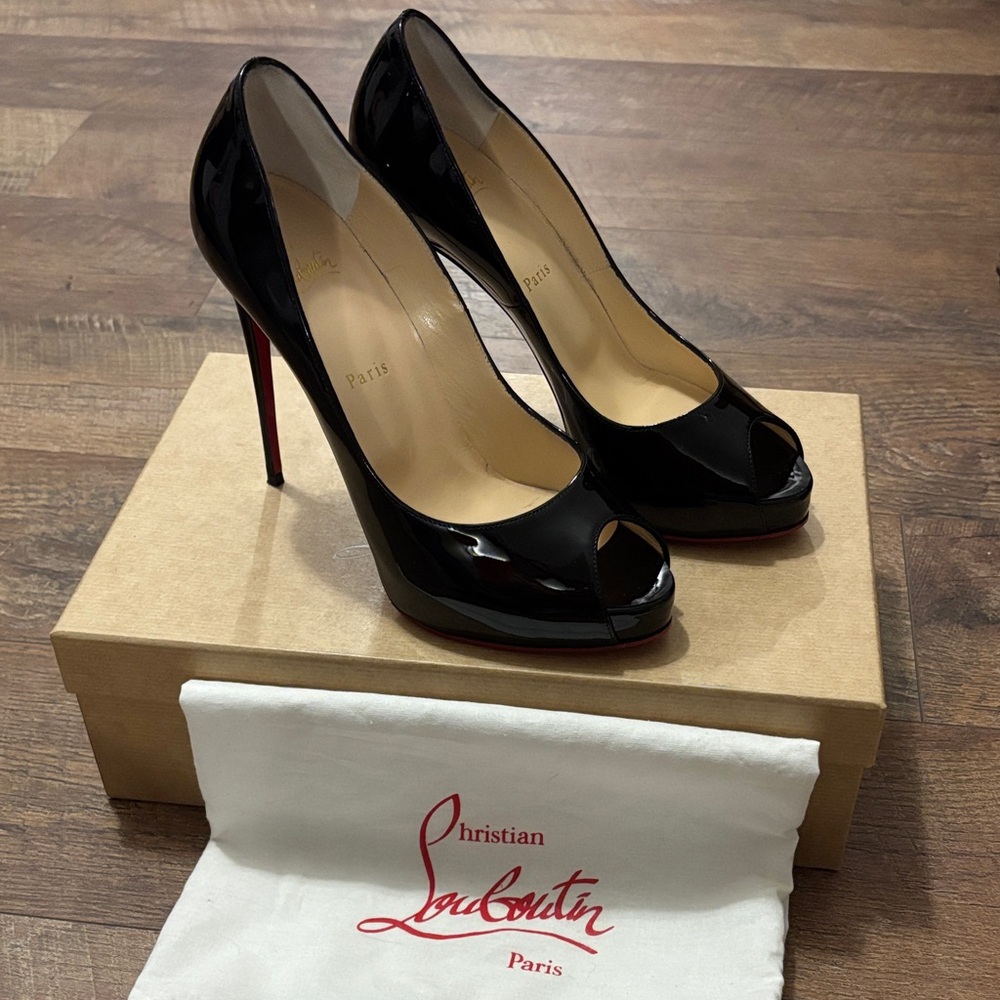 Christian Louboutin Black Patent Peep-Toe 👠 Very Prive 120 Pee-Toe
